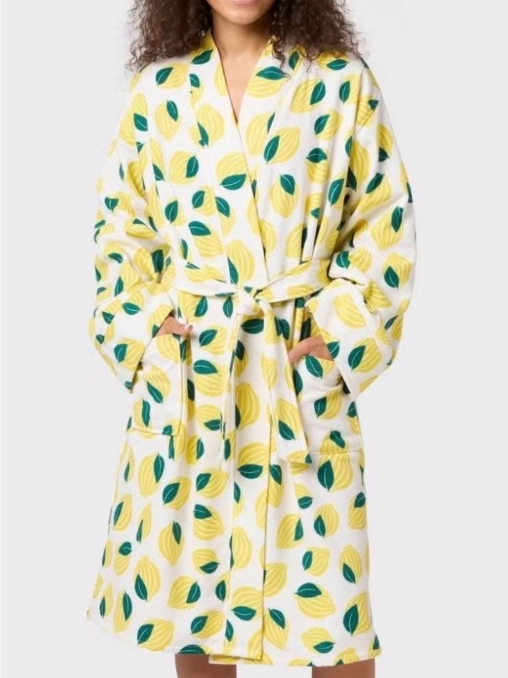 Room Essentials White Lemon Print Plush Robe with Green Leaves
